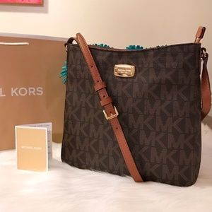 Michael Kors Jet Set Travel Large Messenger Bag